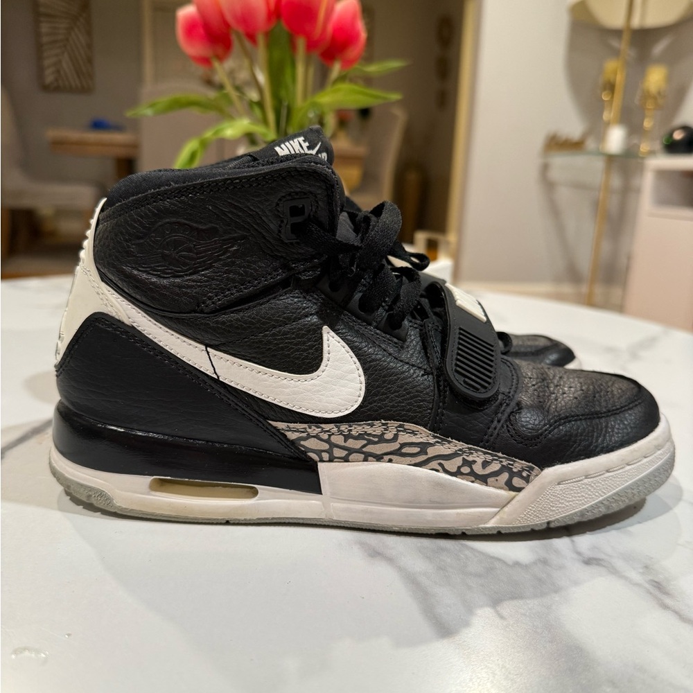 Nike Air Jordan legacy 312 Kids Black and White High-Top Sneakers